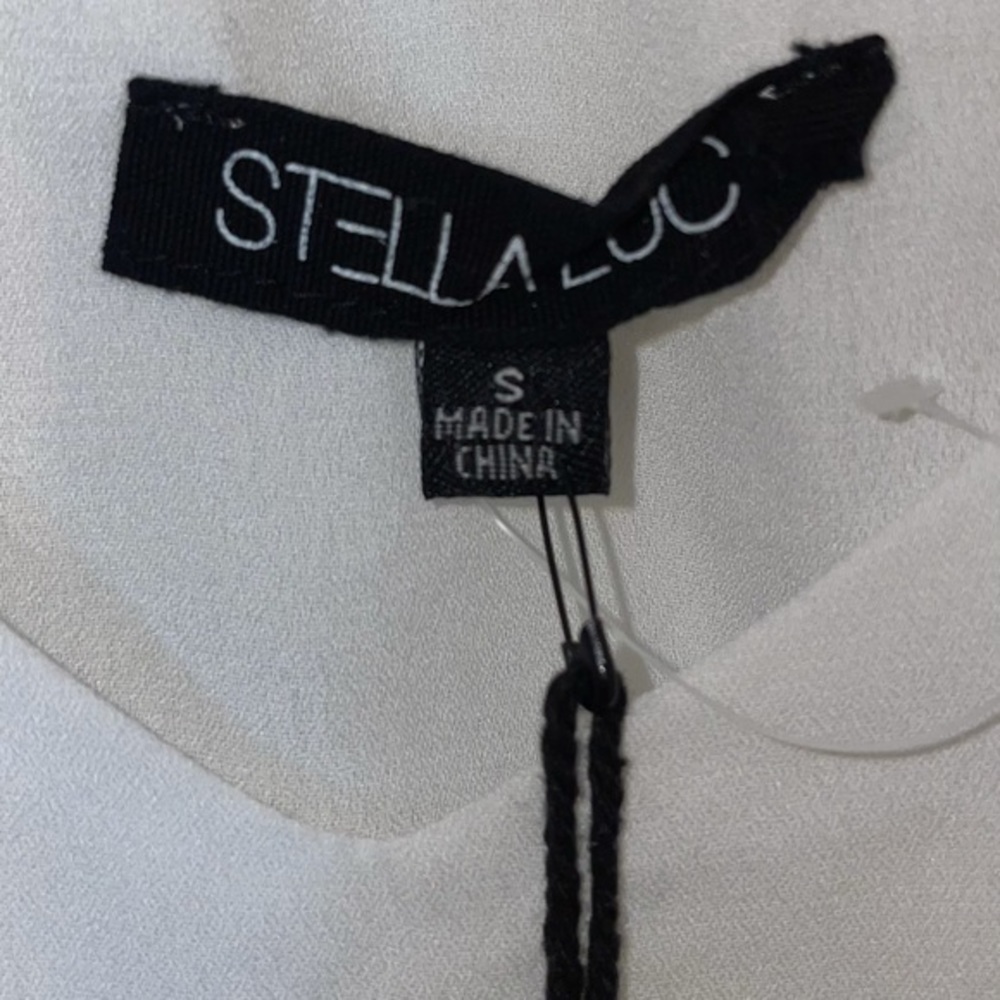 π₯π₯Bundle π¨ Alert 2 Spring Tops Size Small - Picture 3 of 13